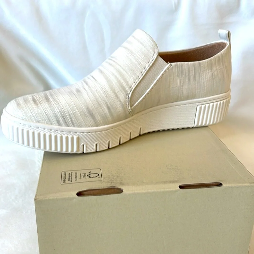 SOUL Naturalizer Slip-On White Metallic Sneakers Sz 10